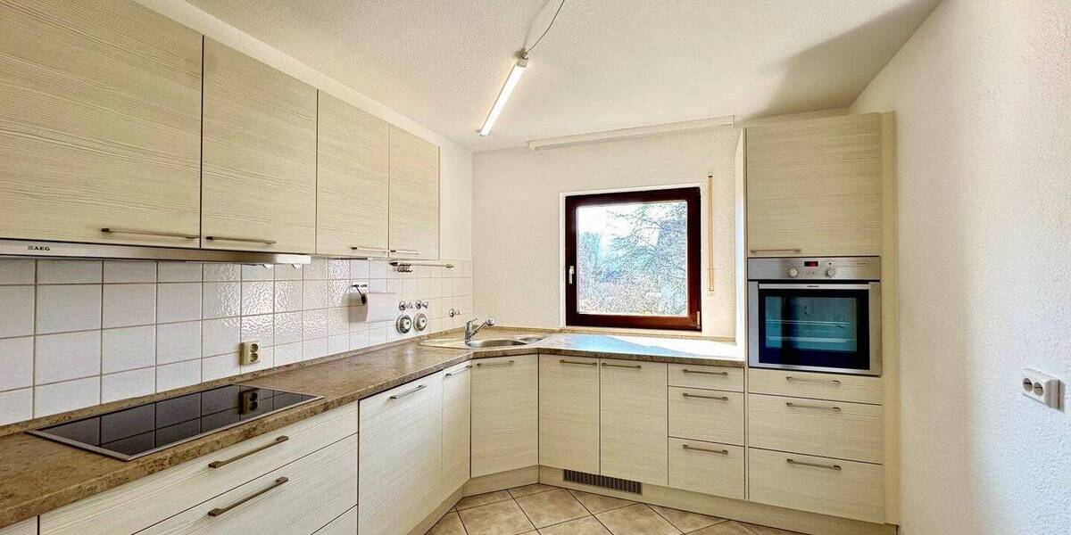 Etagenwohnung Baden-Baden Innenstadt - 3 Zimmer, 105 m&sup2;, 1.250&euro; | Angebot:26730777