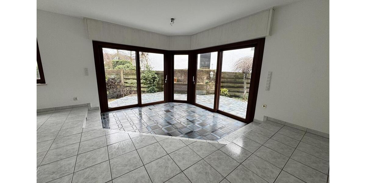 Erdgeschoßwohnung Bergisch Gladbach Paffrath - 4 Zimmer, 109 m&sup2;, 1.450&euro; | Angebot:25271153