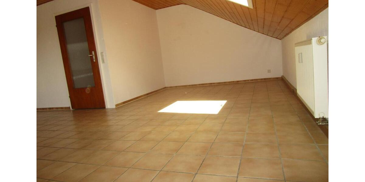 Dachgeschoßwohnung Weinheim - 3 Zimmer, 75 m&sup2;, 900&euro; | Angebot:25920949