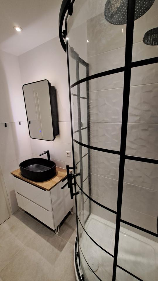 Moderne 3-Zimmer-Wohnung mit großer Dachterrasse – kernsaniert