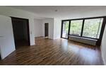 Familien-Zuhause in angenehmer Größe, 3 Zimmer mit Balkon, Laminat, Wannenbad, Gäste-WC, Aufzug