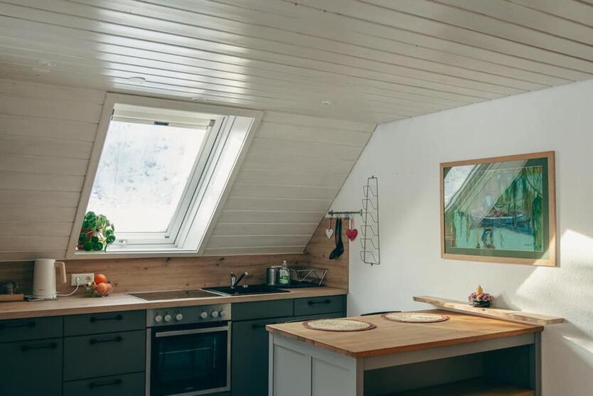 Großzügige Ein-Zimmer-Wohnung mit Einbauküche und Balkon
