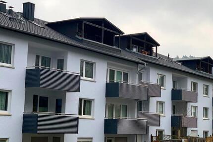 Gemütliche 3-Zimmer-Wohnung im Dachgeschoss mit Loggia. 3 zimmer