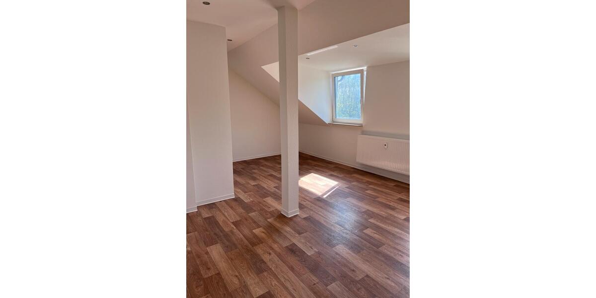 Dachgeschoßwohnung Oelsnitz (Erzgebirge) - 2 Zimmer, 56 m&sup2;, 295&euro; | Angebot:26301251