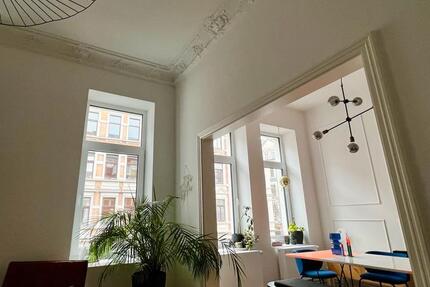 Altbauwohnung mit Echtholz-Parkett & Balkon - möbliert zimmer