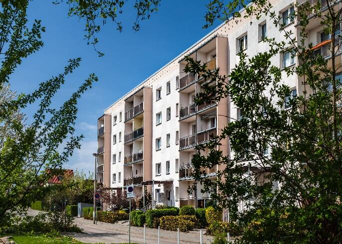 Erstbezug nach Sanierung: 2-Raum mit Balkon und Badewanne