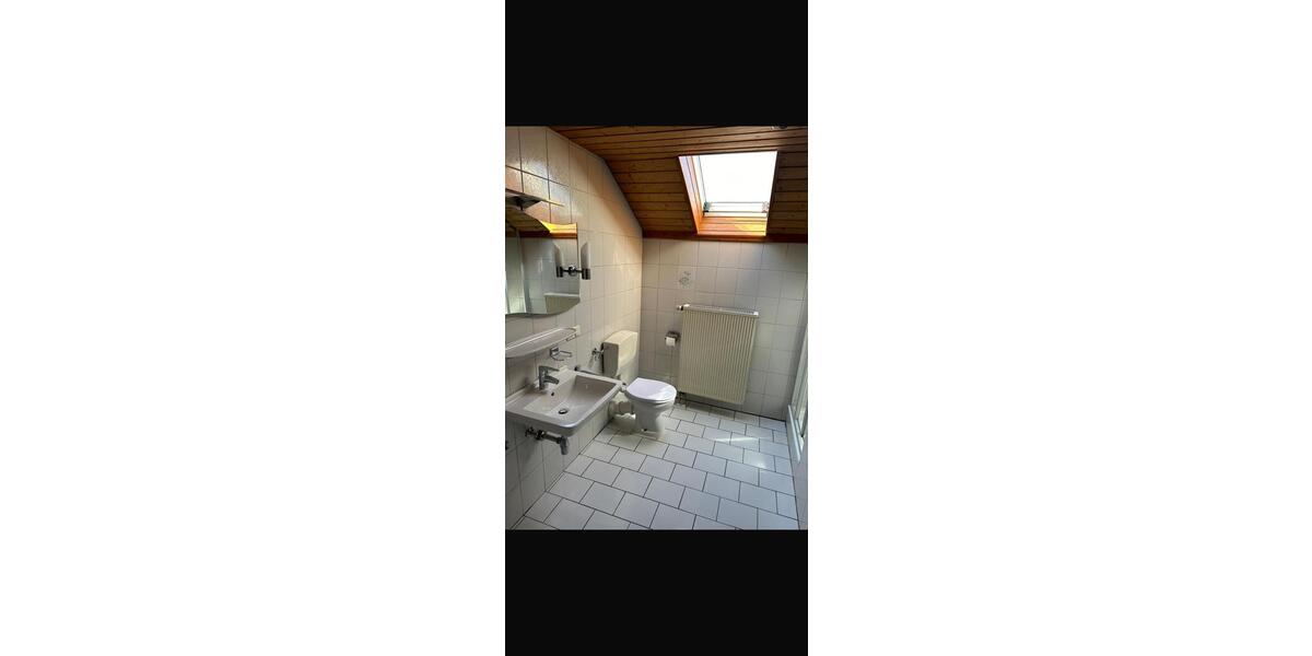 Dachgeschoßwohnung Dingolfing - 3.5 Zimmer, 670&euro; | Angebot:23530583