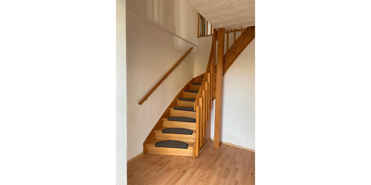 Dachgeschoßwohnung Hecklingen - 2 Zimmer, 60 m&sup2;, 300&euro; | Angebot:26531470