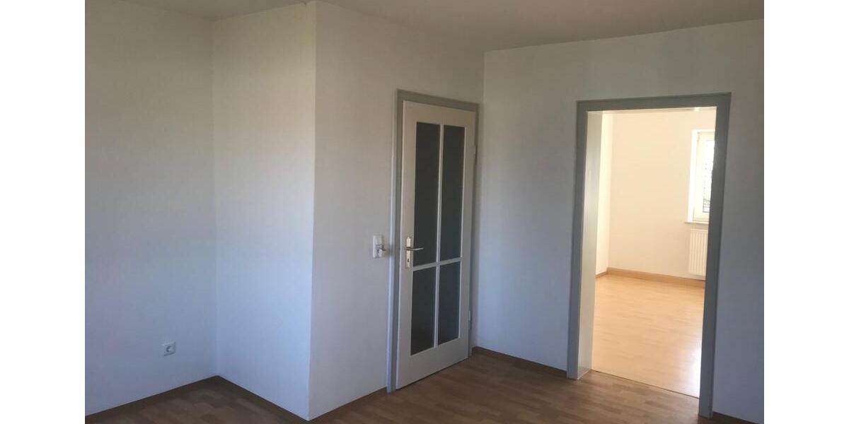Etagenwohnung Mitterteich - 3 Zimmer, 75 m&sup2;, 420&euro; | Angebot:25603827