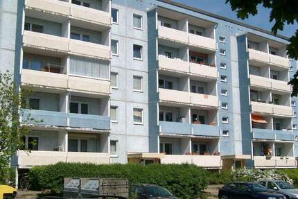 Wohnung Neubrandenburg Reitbahnviertel - 3 Zimmer, 60 m&sup2;, 270&euro; | Angebot:25685503