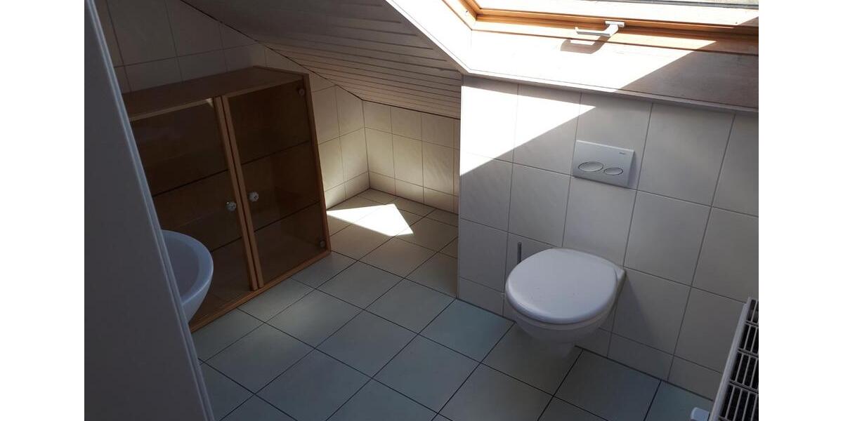 Maisonettenwohnung Friedrichshafen - 4 Zimmer, 130 m&sup2;, 1.180&euro; | Angebot:26034158