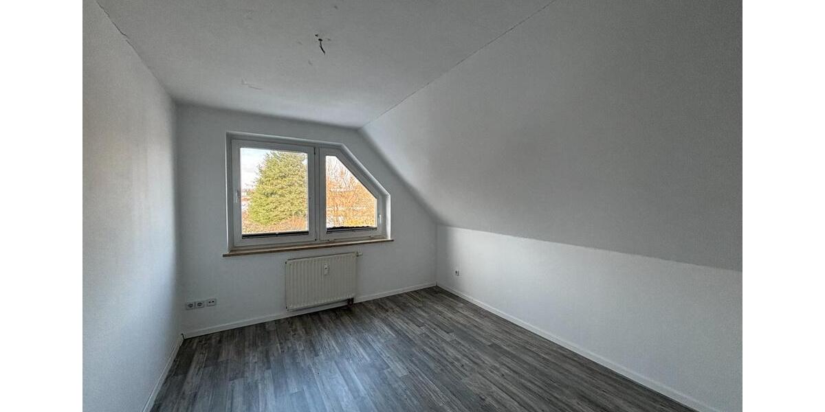 Gemütliche 4-Raum-DG-Wohnung, neue EBK, Balkon 4 zimmer