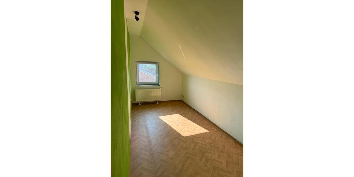 Dachgeschoßwohnung Haldensleben - 5 Zimmer, 105 m&sup2;, 720&euro; | Angebot:26153101