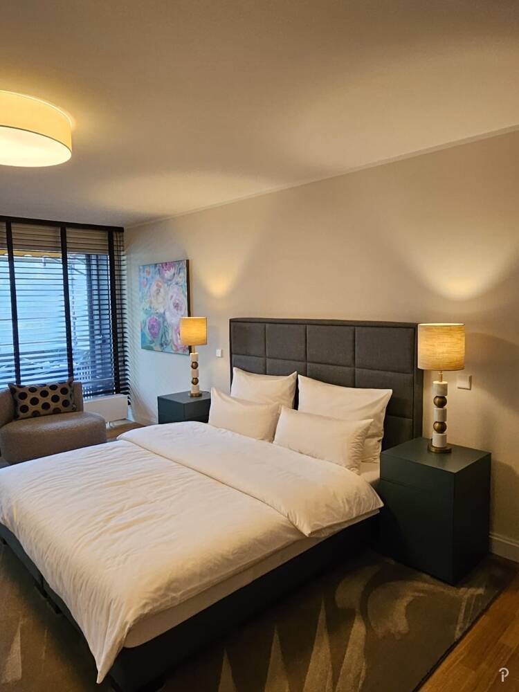 Inselstraße - Luxuriöse 4 Zimmer-Wohnung vollmöbliert mit Blick in den Hofgarten