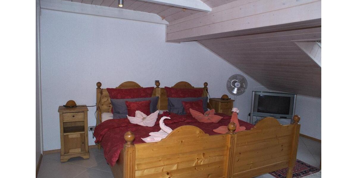 Dachgeschoßwohnung Bad Schönborn - 4 Zimmer, 110 m&sup2;, 1.100&euro; | Angebot:26478725