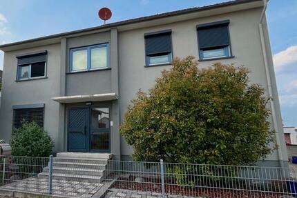 Frisch renovierte 4 Zimmer Wohnung 115m2 in Bürstadt 4 zimmer