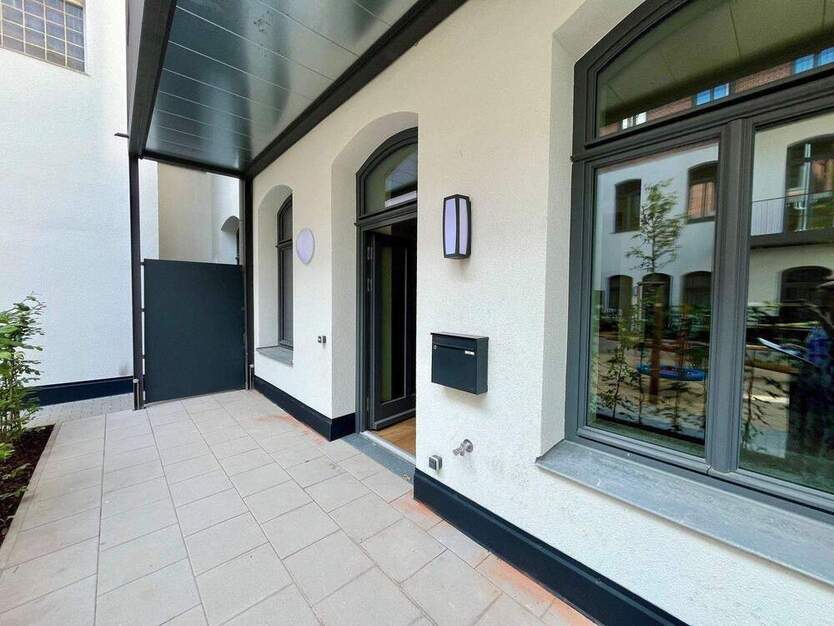 Loftige, möblierte 1-Zimmer-Wohnung mit großer Terrasse zum Erstbezug!