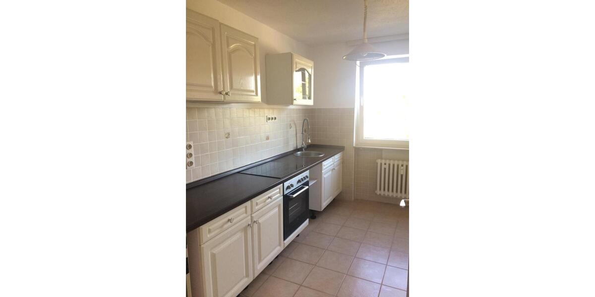 Zu vermieten: Helle 3-Zi-Wohnung 94m² Balkon, EBK – BK. ab 1.2.26 3 zimmer