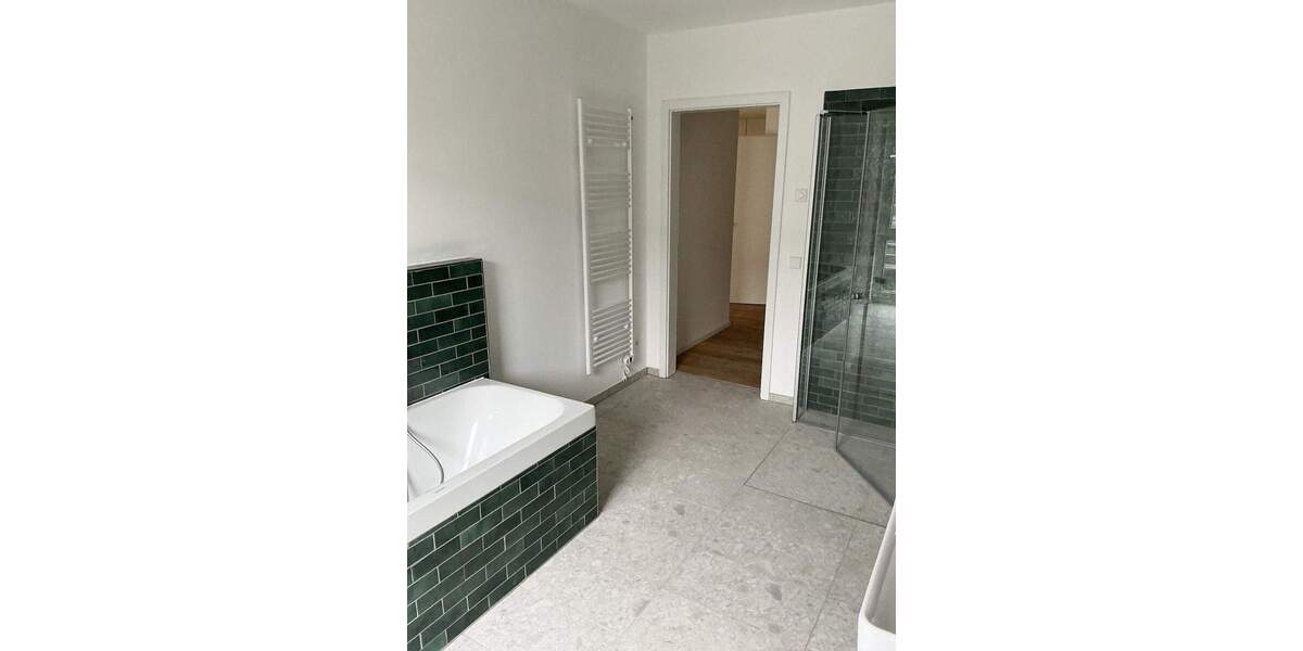 Etagenwohnung Hannover Döhren - 5 Zimmer, 140 m&sup2;, 1.990&euro; | Angebot:25677108