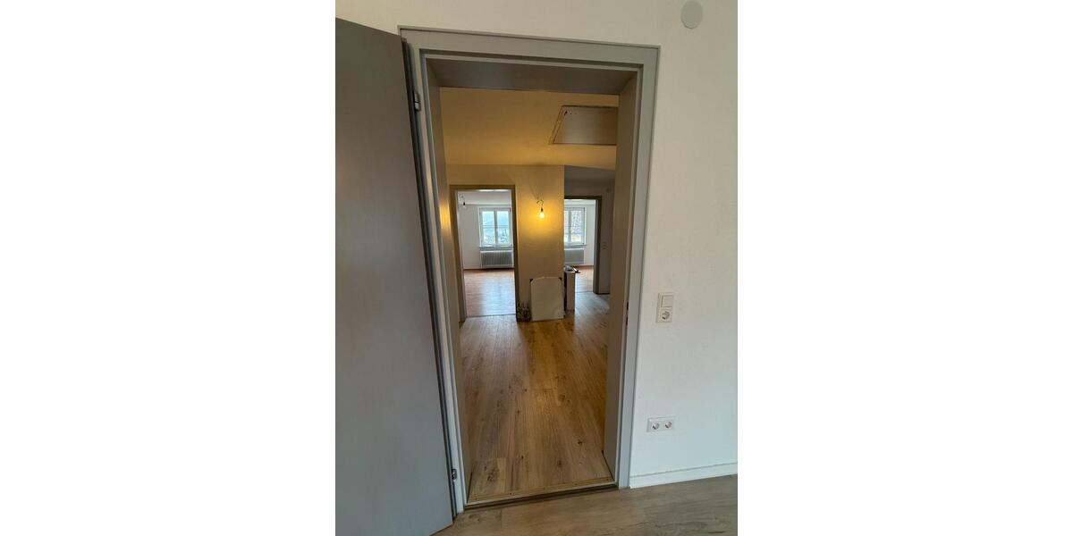 Dachgeschoßwohnung Blumberg - 3 Zimmer, 72 m&sup2;, 700&euro; | Angebot:25393854