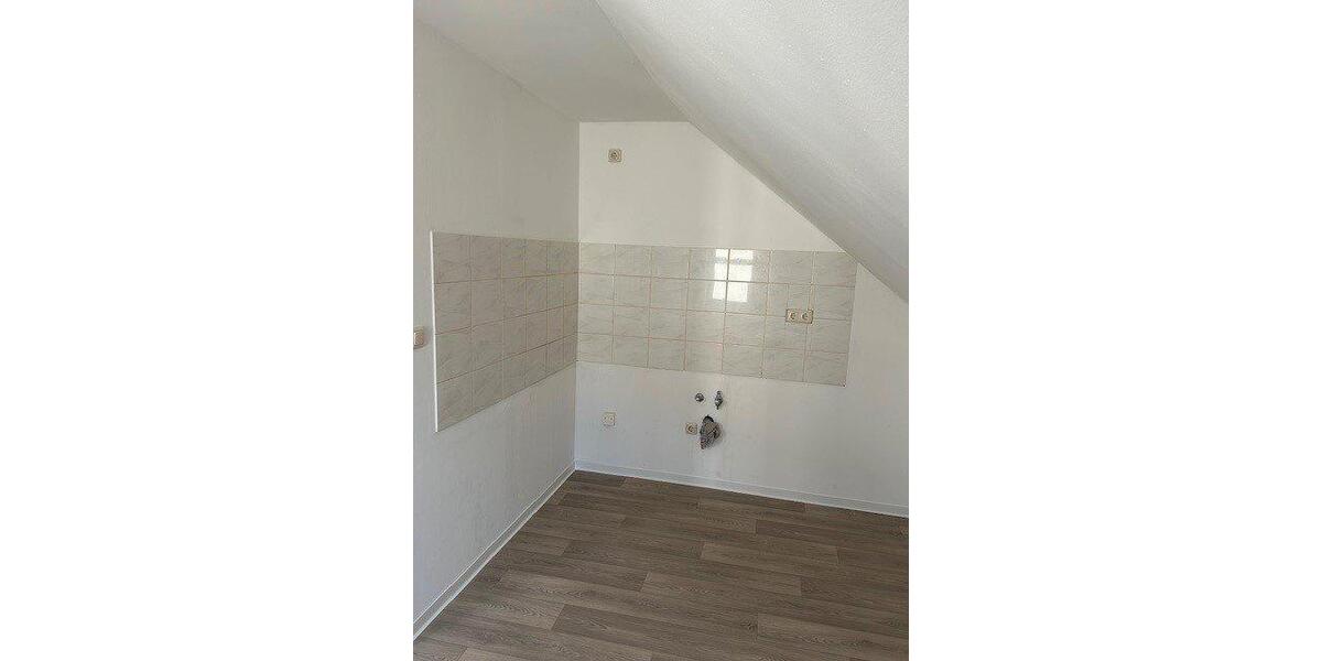 Dachgeschoßwohnung Oelsnitz (Erzgebirge) - 2 Zimmer, 42 m&sup2;, 239&euro; | Angebot:26429312