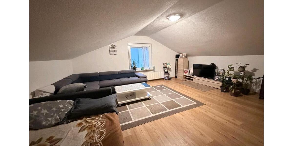 schöne 1,5 Zimmer DG- Wohnung 2 zimmer