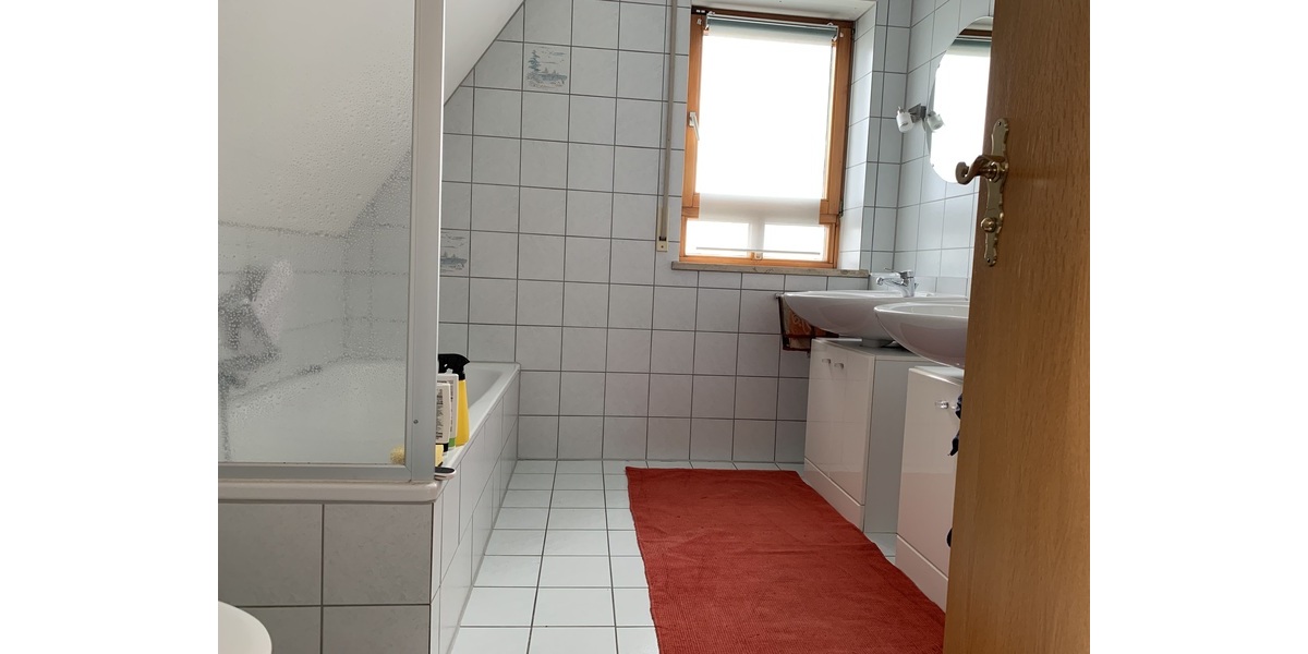Helles Zimmer im eigenen Stockwerk + eigenem Bad (2er WG) - Zimmer Augsburg Lechhausen | Angebot:27022949
