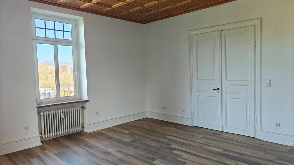 Etagenwohnung Reichelsheim (Odenwald) - 5 Zimmer, 185 m&sup2;, 1.500&euro; | Angebot:25784271
