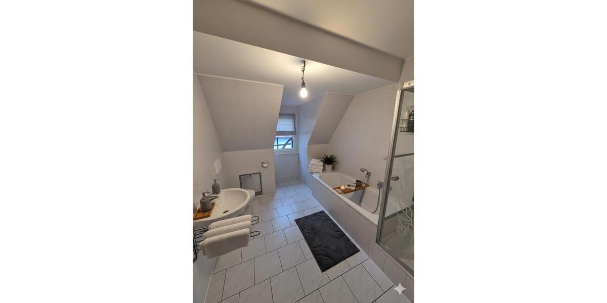 Dachgeschoßwohnung Volkmarsen - 4 Zimmer, 103 m&sup2;, 650&euro; | Angebot:23431611