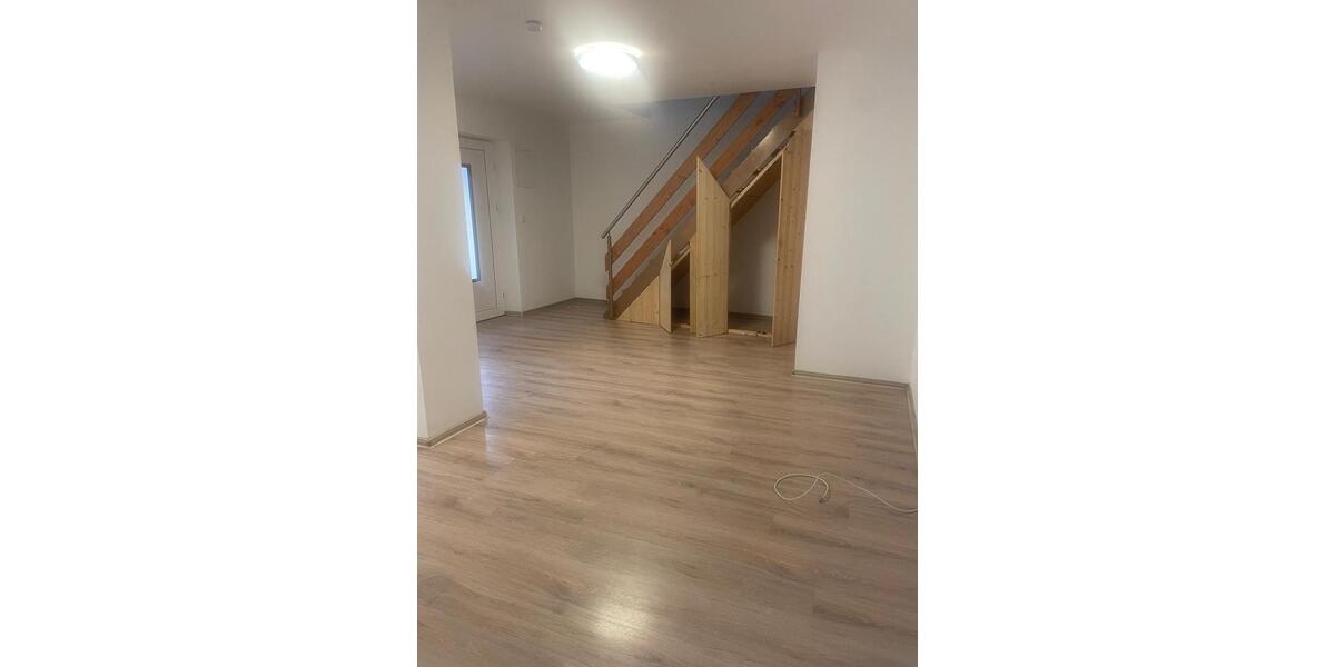 Dachgeschoßwohnung Rhodt unter Rietburg - 3 Zimmer, 950&euro; | Angebot:22628624