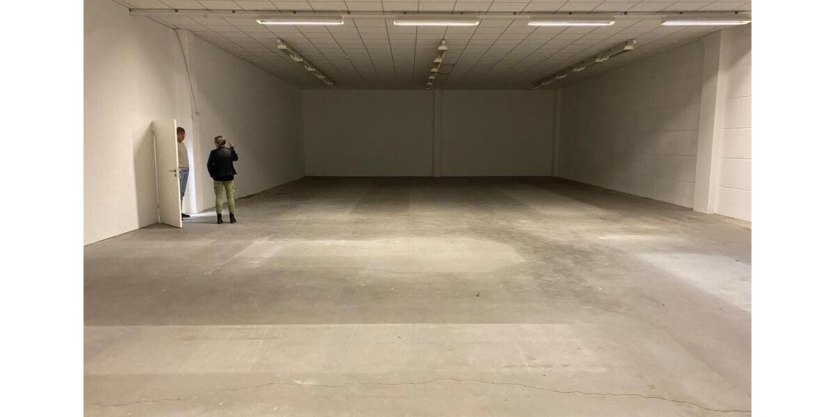 4,90 €qm für die ersten 6 Monate - Nachmieter für 290 qm Lager zimmer