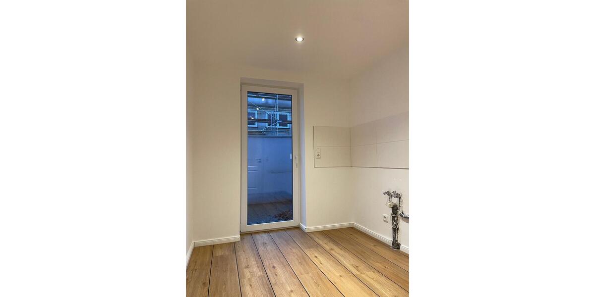 4 Zimmer | Souterrain | Terrasse | Fußbodenheizung | Dusche und Wanne | Stellplatz mgl. 4 zimmer