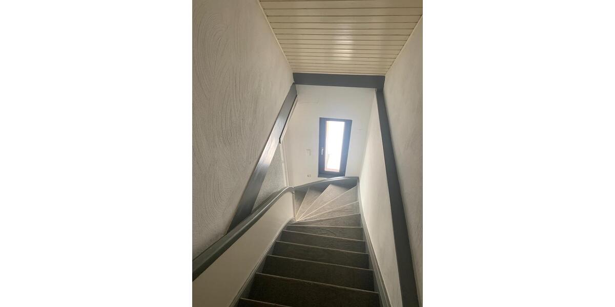 Einfamilienhaus Marburg - 6 Zimmer, 135 m&sup2;, 1.250&euro; | Angebot:24840440