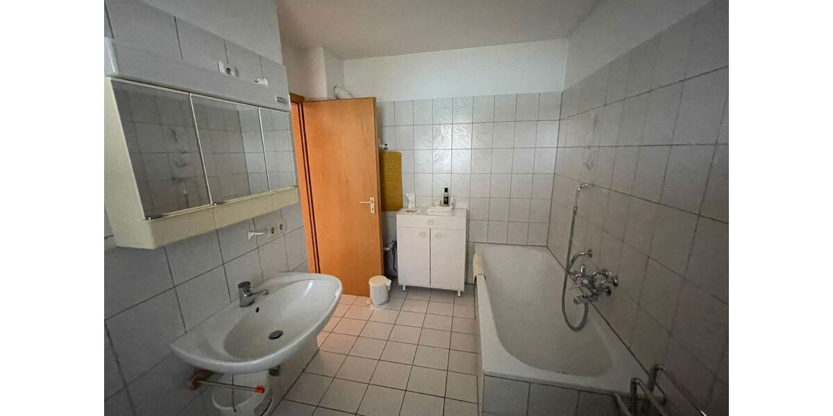 Freistehendes Haus zu vermieten in ruhiger, sonniger Lage mit Garten, Garage, Einfahrt und Terrasse - Einfamilienhaus Reinheim | Angebot:26940935