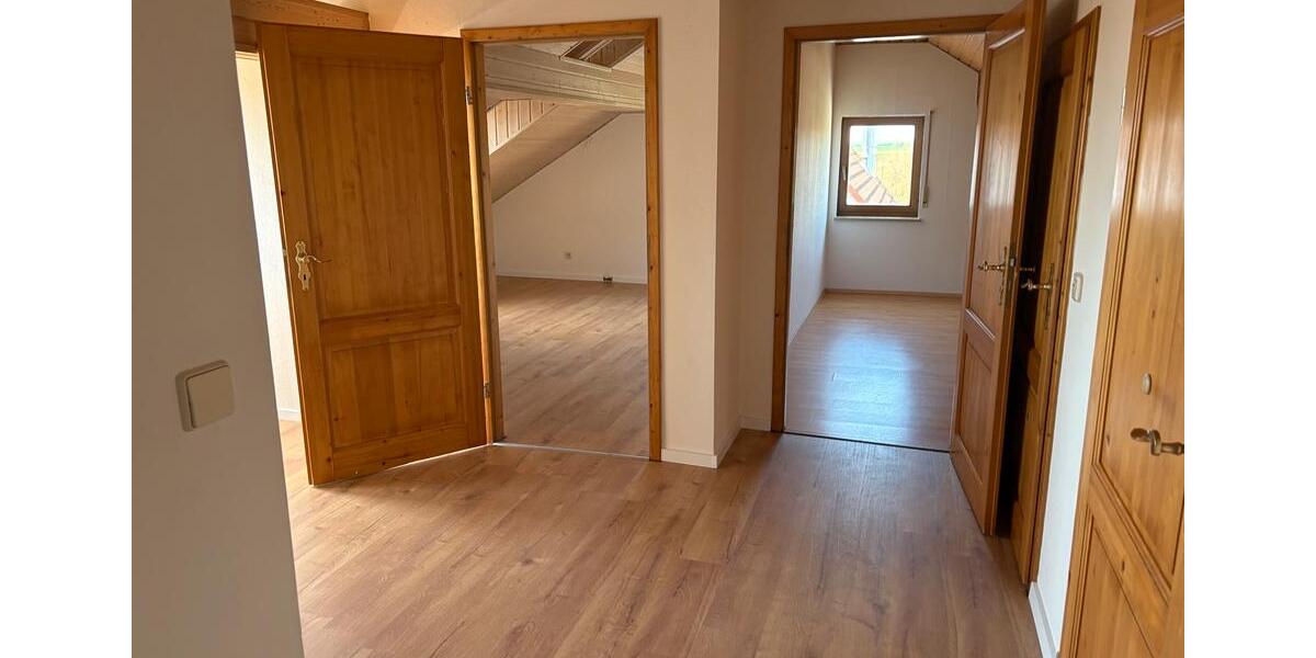 Dachgeschoßwohnung Ellingen - 2.5 Zimmer, 55 m&sup2;, 385&euro; | Angebot:26322569