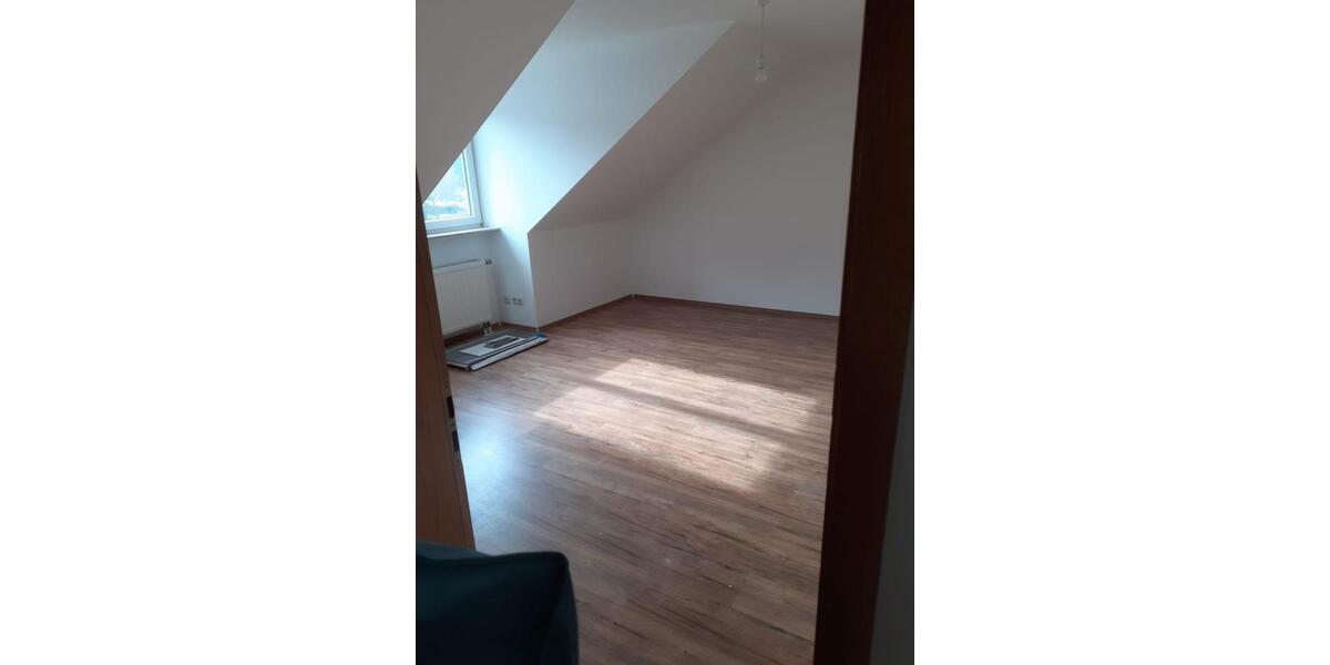 Dachgeschoßwohnung Miltenberg - 2.5 Zimmer, 96 m&sup2;, 950&euro; | Angebot:26653293