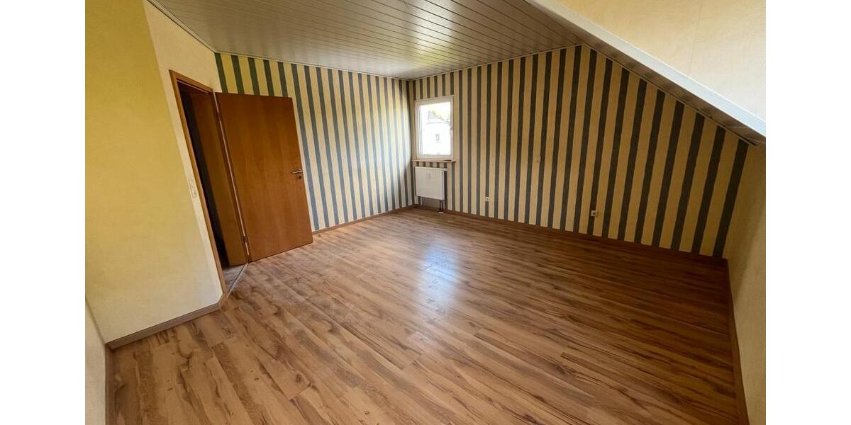 Dachgeschoßwohnung Brilon - 3 Zimmer, 90 m&sup2;, 700&euro; | Angebot:26604508