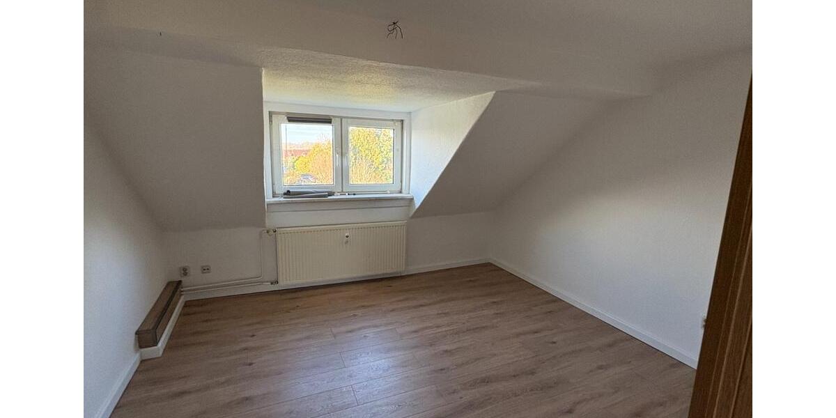 Dachgeschoßwohnung Domsühl - 2 Zimmer, 39 m&sup2;, 273&euro; | Angebot:25417294