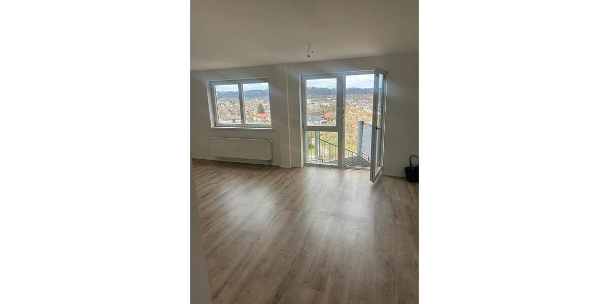 Etagenwohnung Neuötting - 3.5 Zimmer, 123 m&sup2;, 1.290&euro; | Angebot:26013047