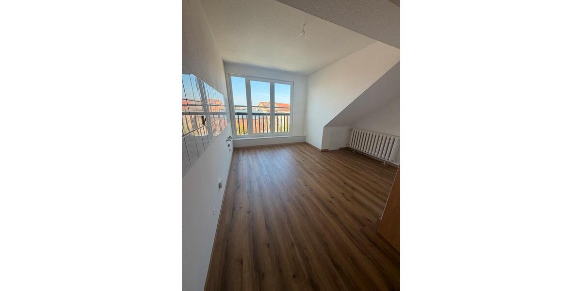 Dachgeschoßwohnung Weißenfels - 3 Zimmer, 61 m&sup2;, 400&euro; | Angebot:26003365