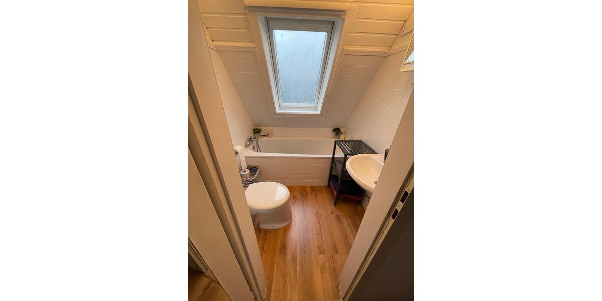 Dachgeschoßwohnung Norderstedt Garstedt - 1.5 Zimmer, 50 m&sup2;, 1.200&euro; | Angebot:26040017