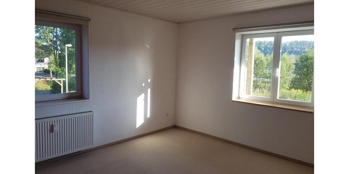 Erdgeschoßwohnung Eisfeld - 3 Zimmer, 100 m&sup2;, 680&euro; | Angebot:26523179