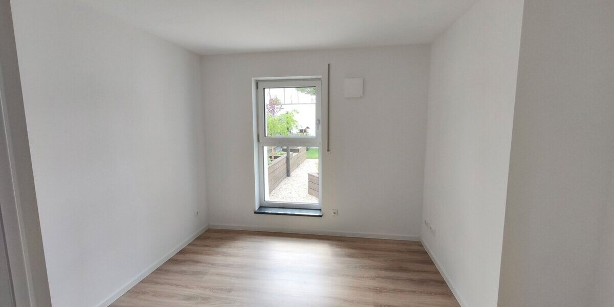 Wohnen wie im eigenen Haus! 4-Zi WFL 114 m² Ki-Z-Gäste-Z-Home-Office Terrasse-Garten 2 Tiefgaragenplätze ab sofort. - Erdgeschoßwohnung Kemnath Beste Lage | Angebot:26490228
