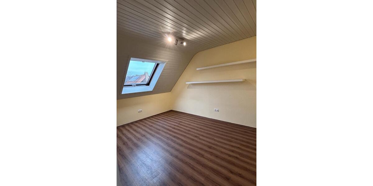 Dachgeschoßwohnung Delbrück - 3 Zimmer, 98 m&sup2;, 1.230&euro; | Angebot:25085008