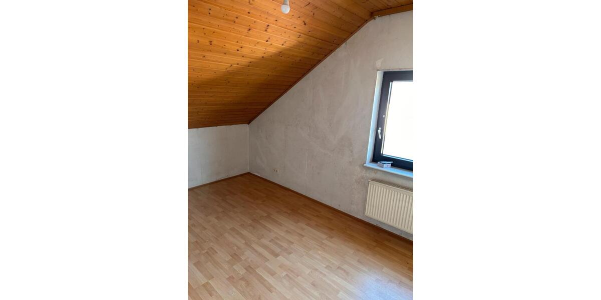 Dachgeschoßwohnung Neidenstein - 4 Zimmer, 82 m&sup2;, 730&euro; | Angebot:25053510