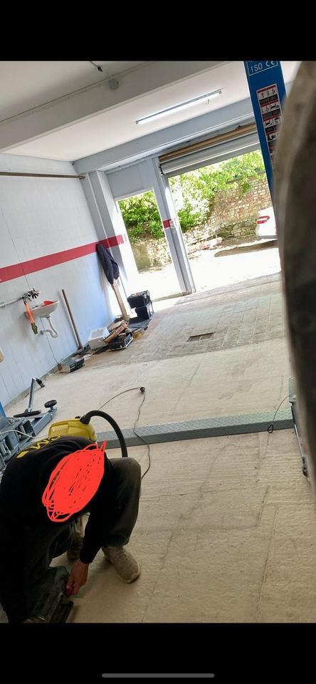 Halle Lagerhalle gute Lage in Scheidt Strom Wasser