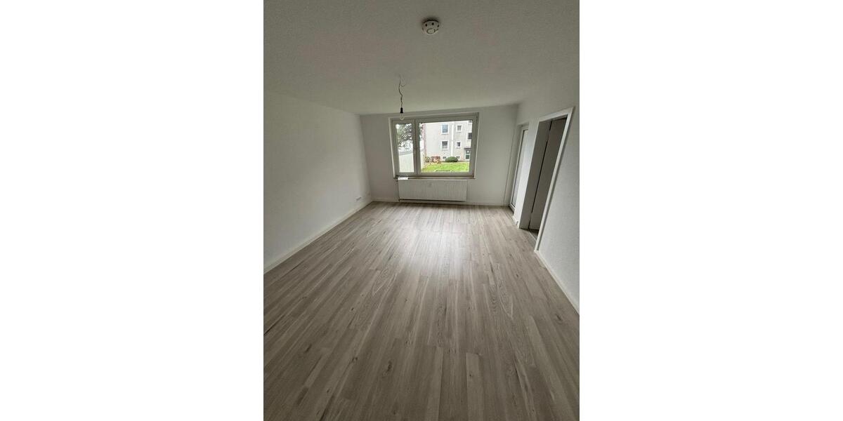 *Gemütliche FRISCH RENOVIERTE 2-Zimmerwohnung im ERDGESCHOSS - Mit Balkon* 2 zimmer