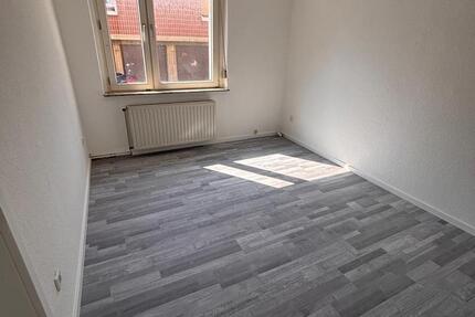 2 Zimmer Wohnung in Schöningen + EBK saniert zimmer
