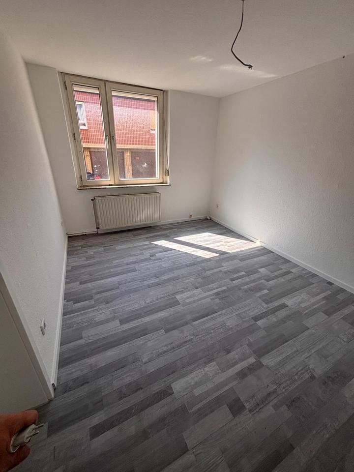 2 Zimmer Wohnung in Schöningen + EBK saniert zimmer