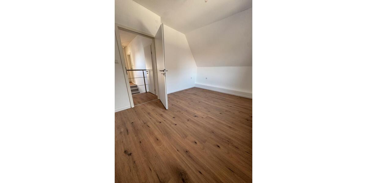 Dachgeschoßwohnung Achim - 5 Zimmer, 104 m&sup2;, 1.150&euro; | Angebot:25994074